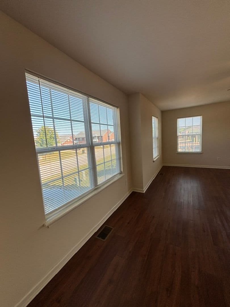 Vine Grove House: 160 Vineland Parkway