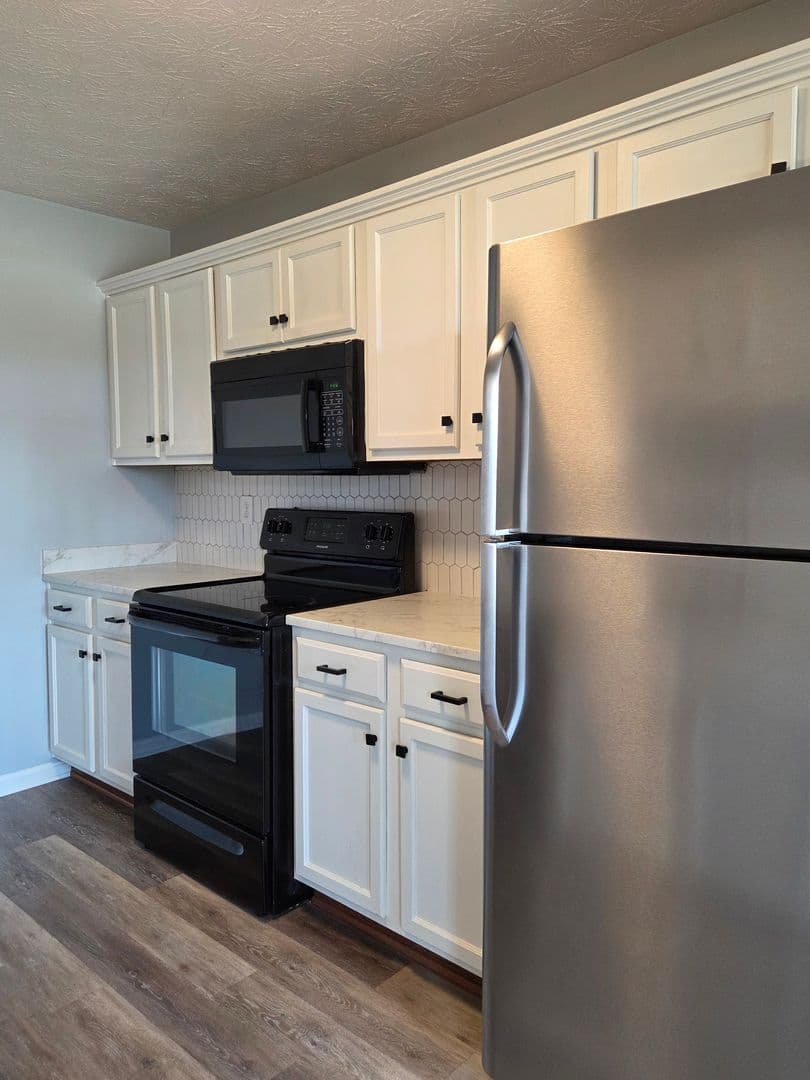 Vine Grove House: 153 Twin Lakes Drive