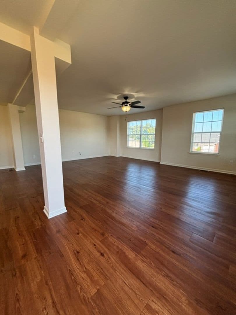 Vine Grove House: 160 Vineland Parkway