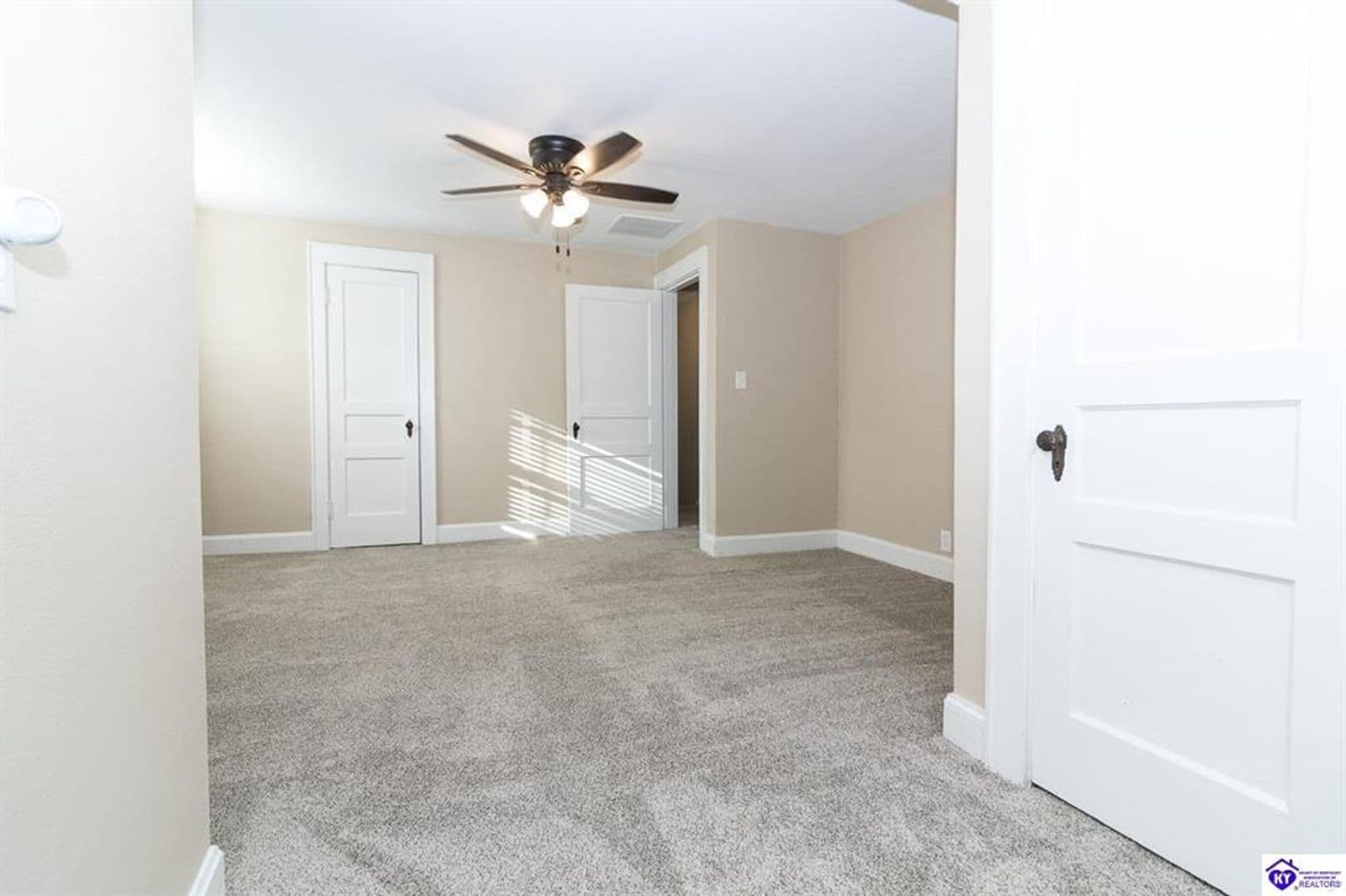 Vine Grove House: 307 Central Avenue