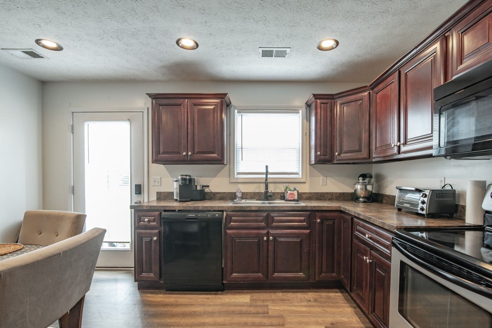Vine Grove House: 114 Twin Lakes Drive