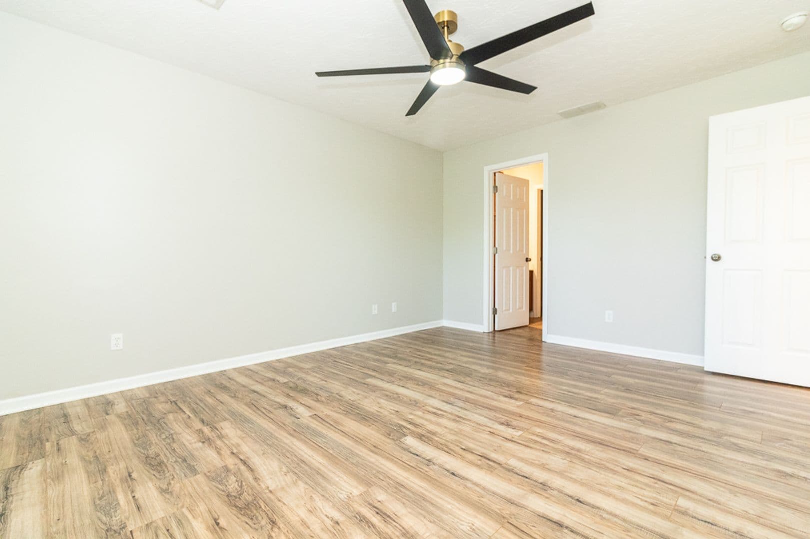 Vine Grove House: 134 Twin Lakes Drive