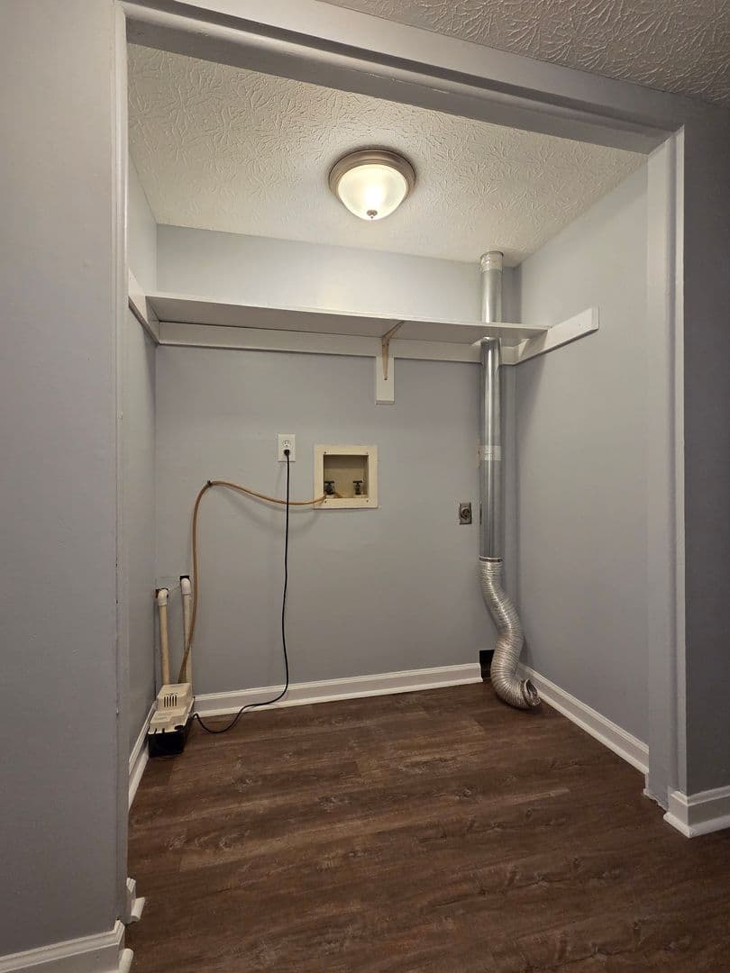 Radcliff Apartment: 1590 Illinois Rd.