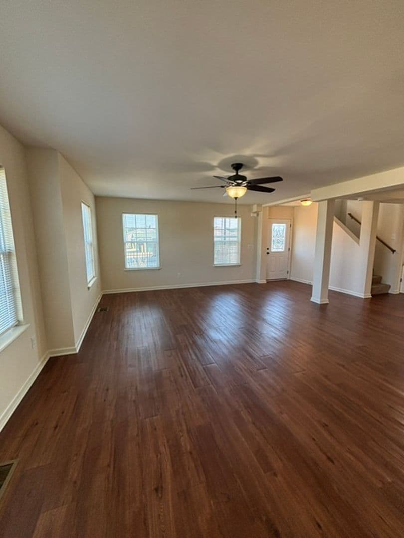Vine Grove House: 160 Vineland Parkway