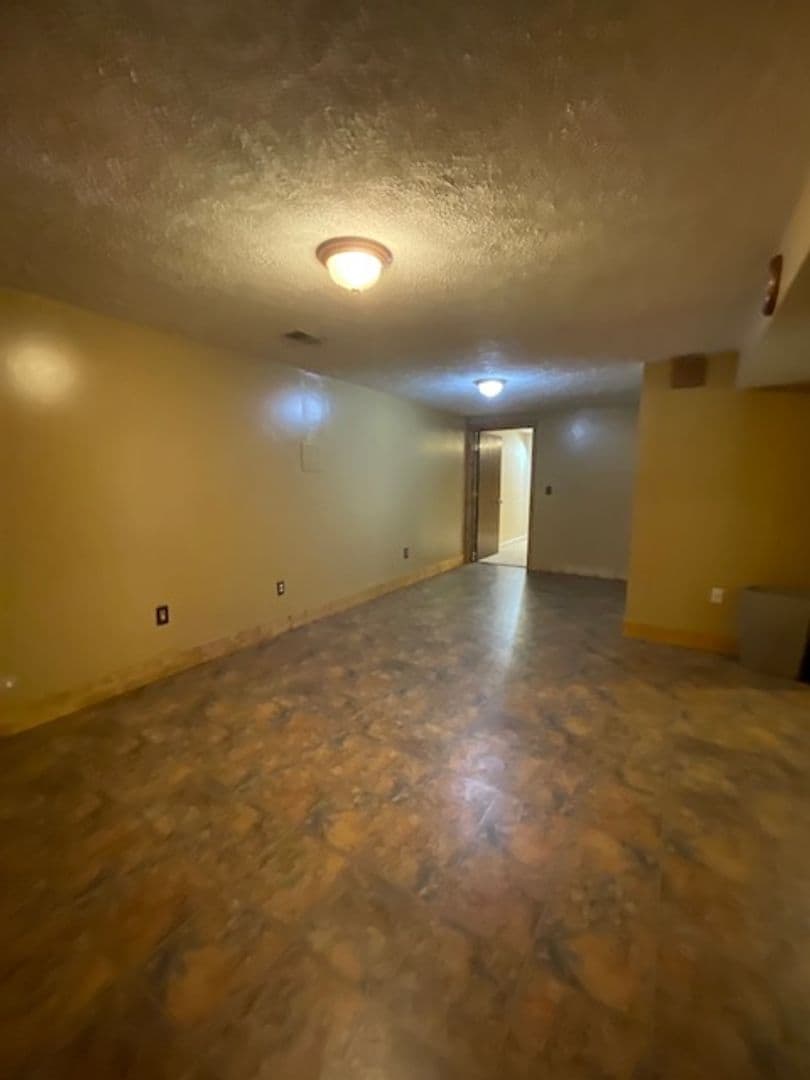 Vine Grove House: 350 Valley View Drive