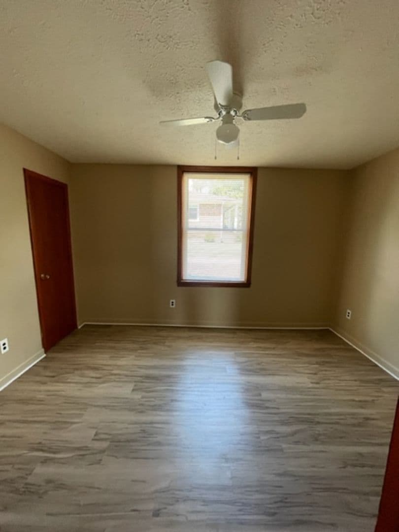 Muldraugh Apartment: 413 S Main Street
