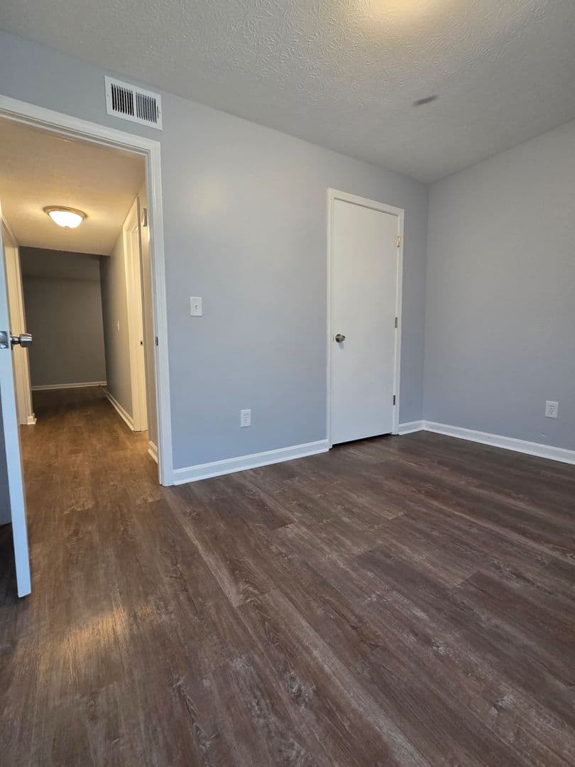 Radcliff Apartment: 1590 Illinois Rd.