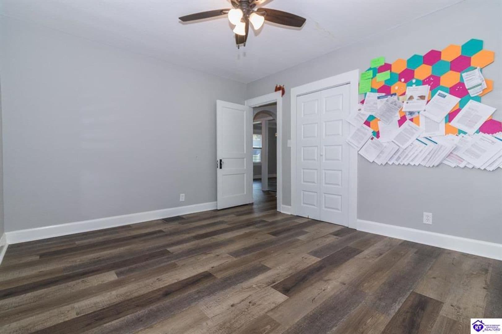 Vine Grove House: 307 Central Avenue