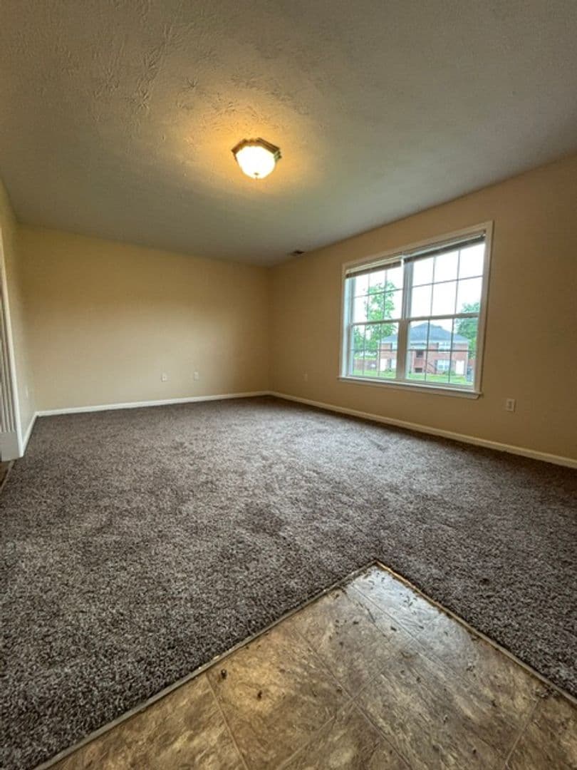 Radcliff Apartment: 101 Braxton Ct.