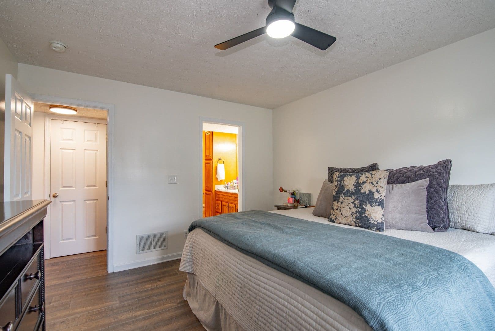 Vine Grove House: 114 Twin Lakes Drive
