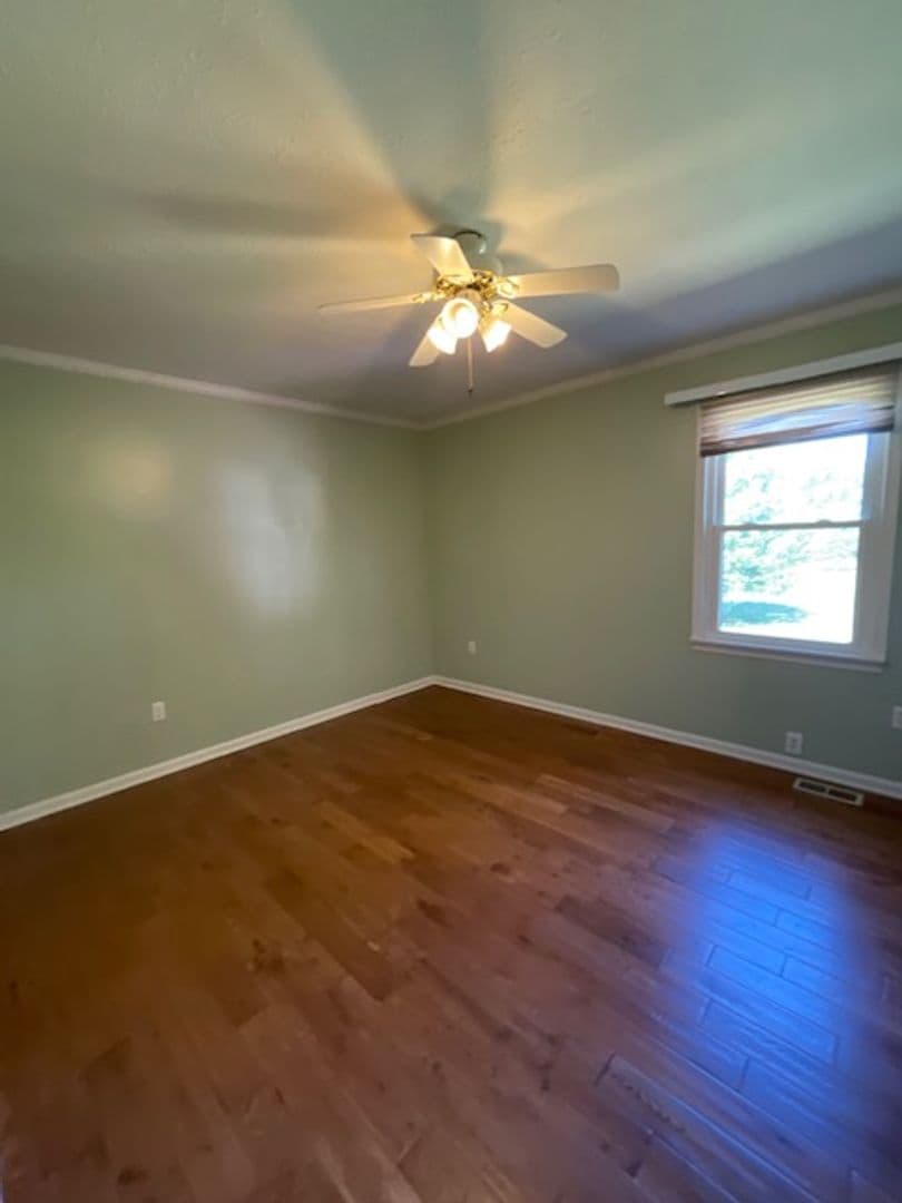 Vine Grove House: 350 Valley View Drive