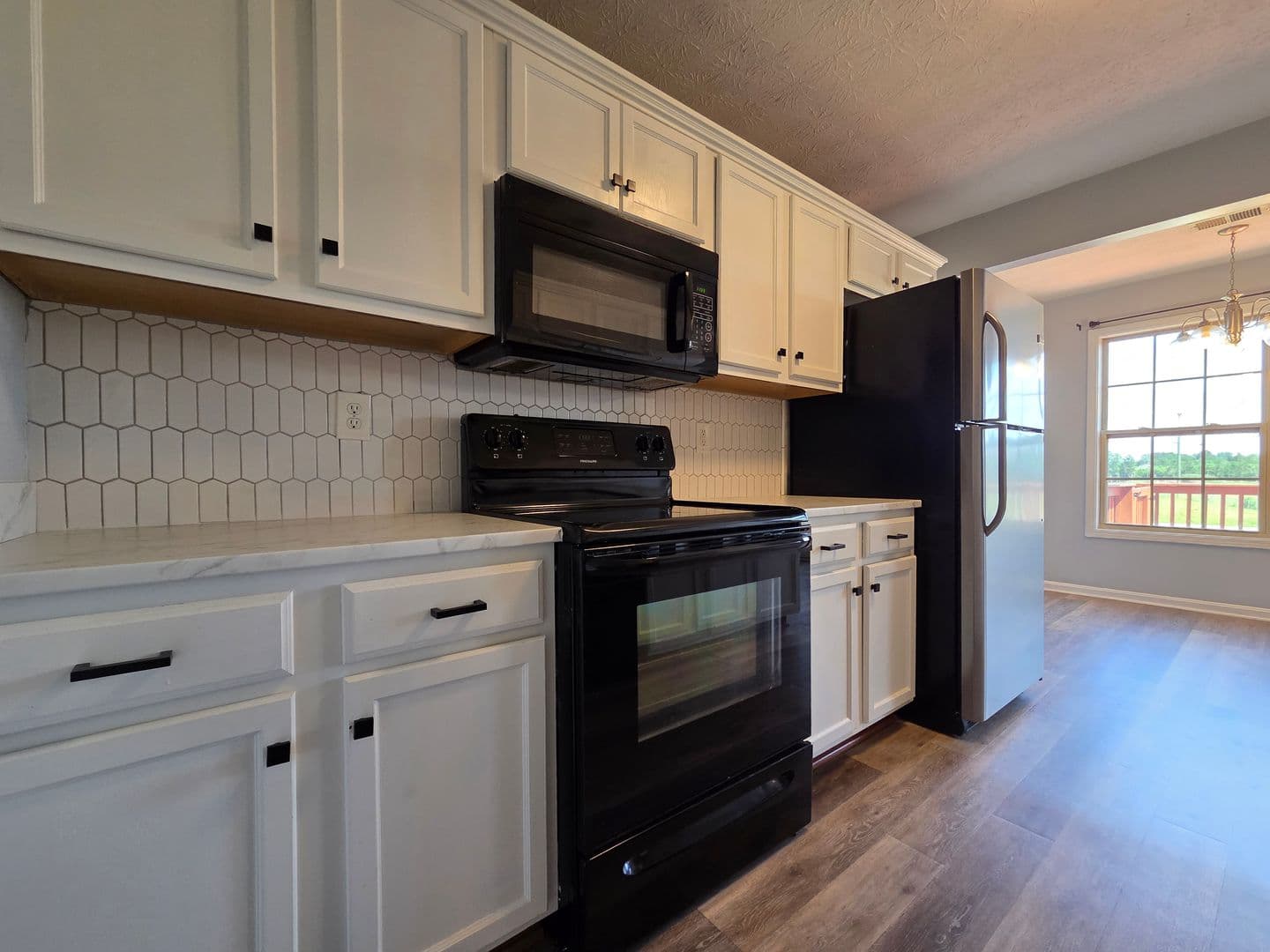Vine Grove House: 153 Twin Lakes Drive
