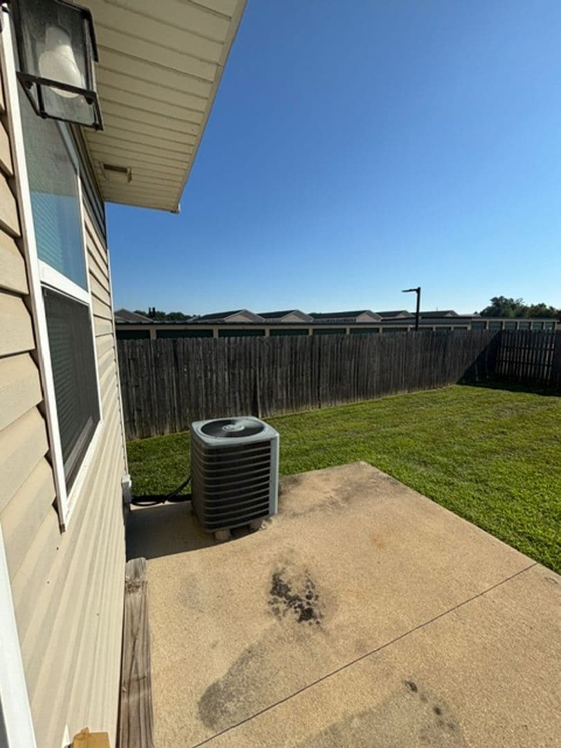 Vine Grove House: 160 Vineland Parkway