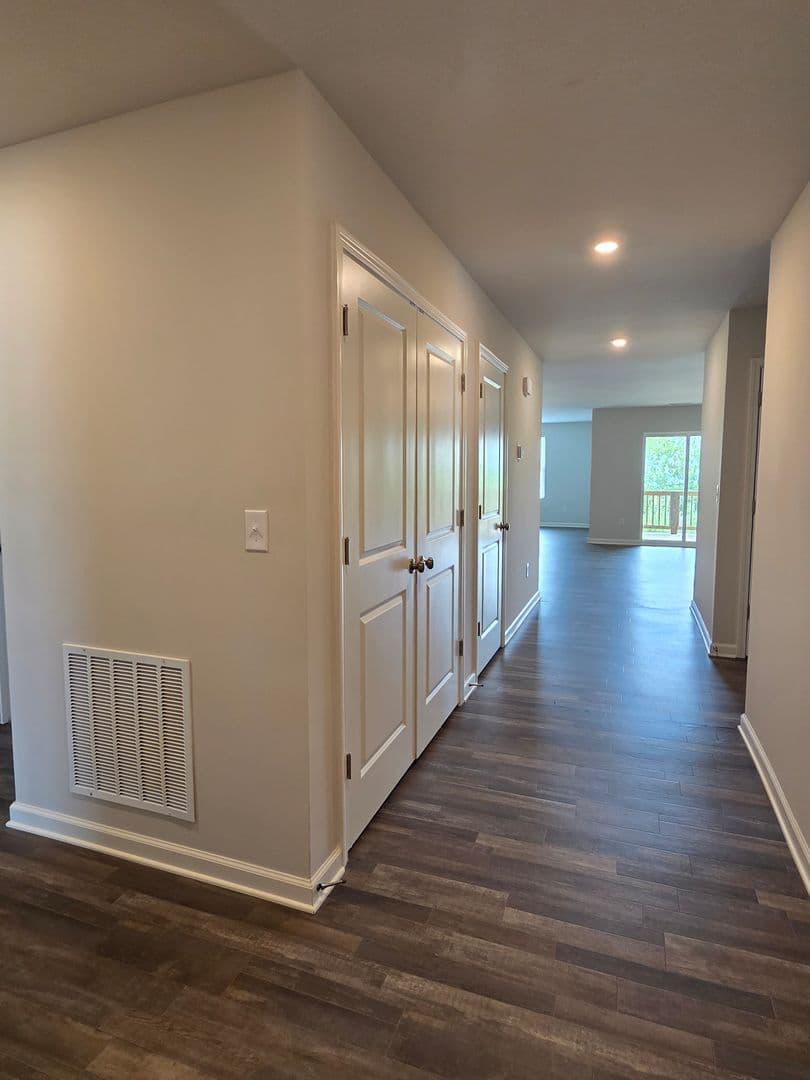Elizabethtown House: 132 Elegance Way