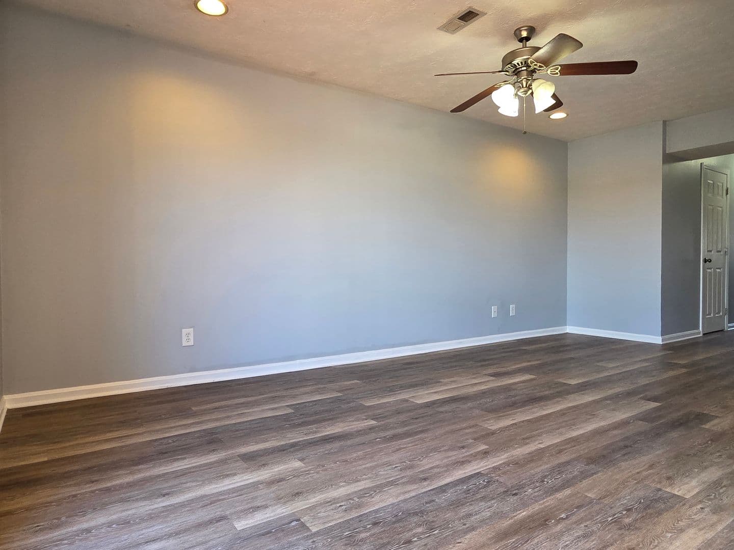 Vine Grove House: 153 Twin Lakes Drive
