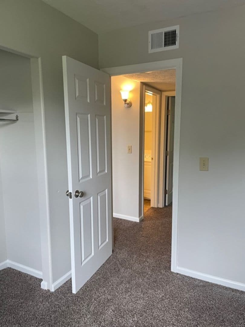 Radcliff House: 409 Shelby Ave #4