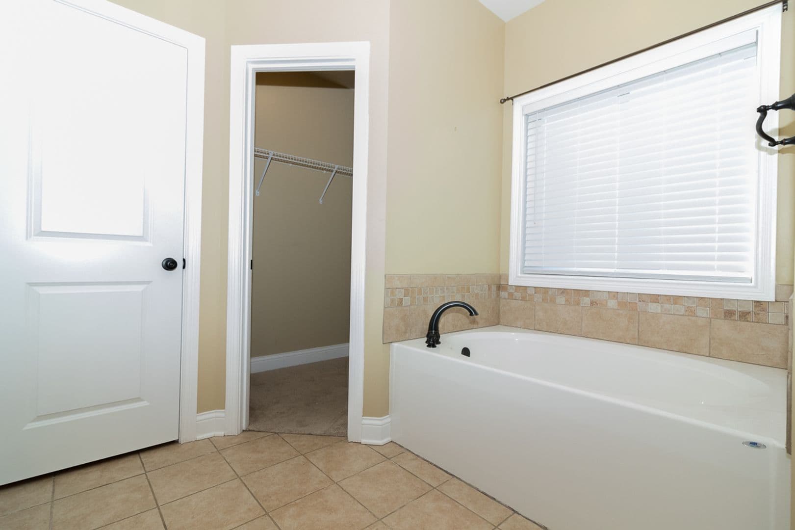 Vine Grove House: 114 Lowball Lane