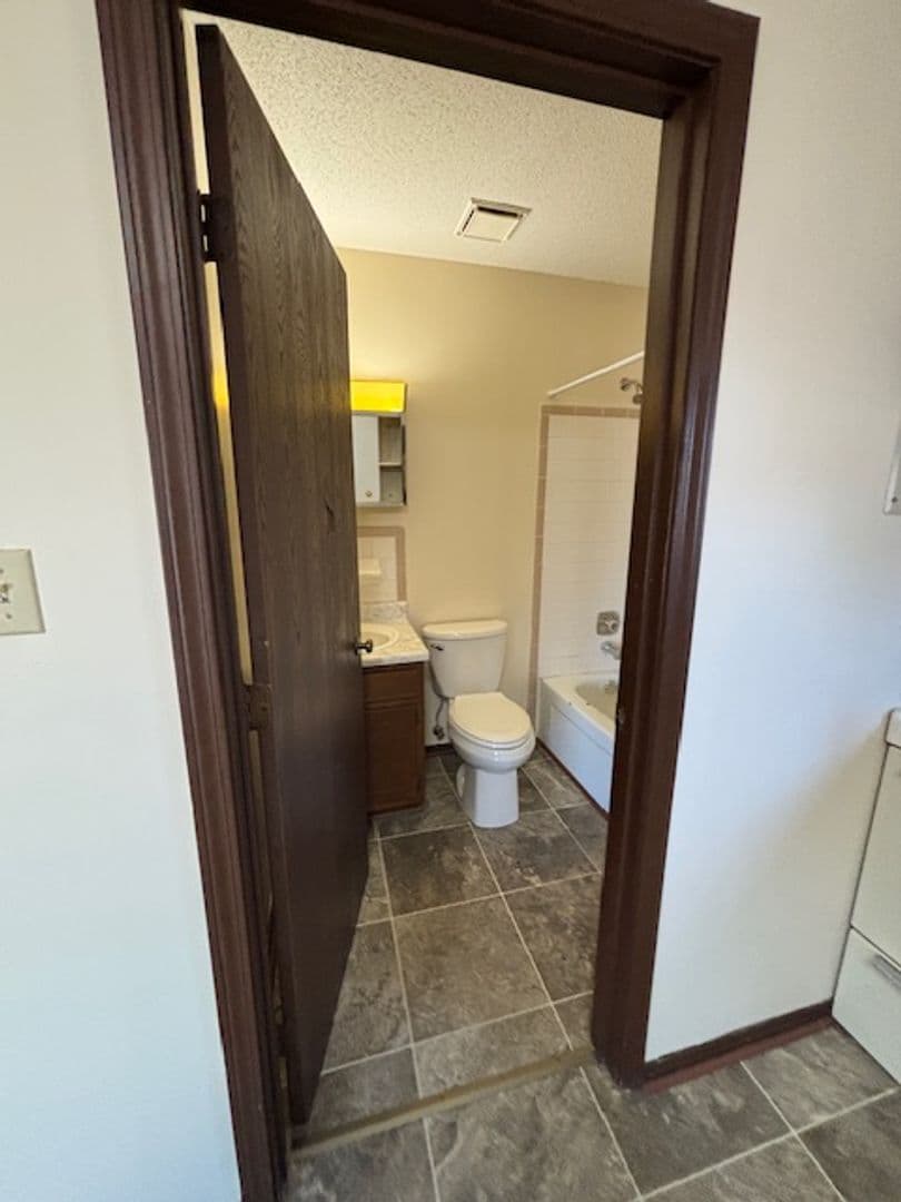 Elizabethtown Apartment: 100 Governor's Ct.