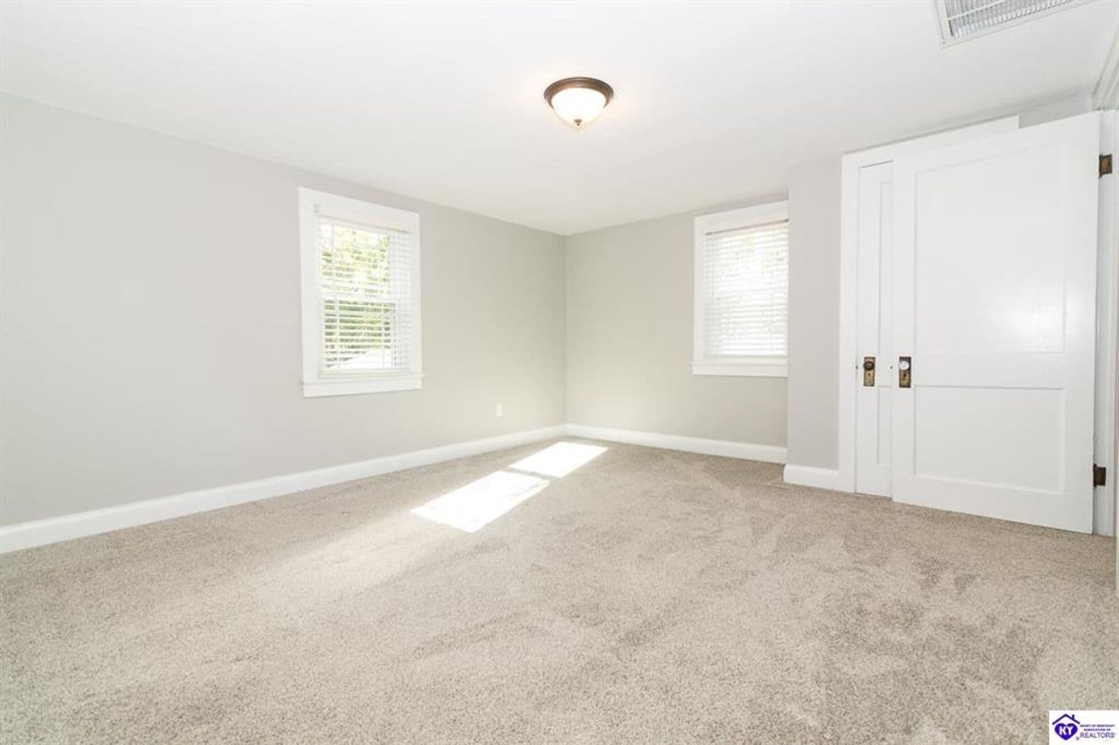 Vine Grove House: 307 Central Avenue