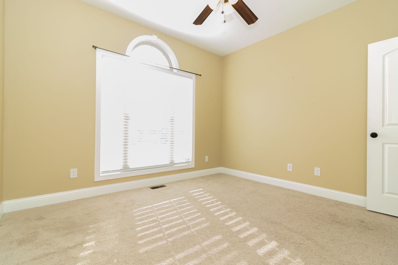 Vine Grove House: 114 Lowball Lane