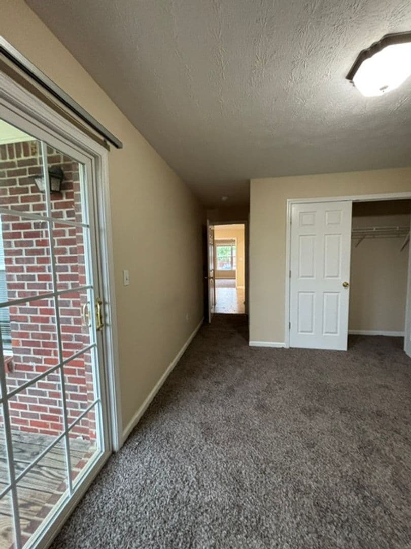 Radcliff Apartment: 101 Braxton Ct.