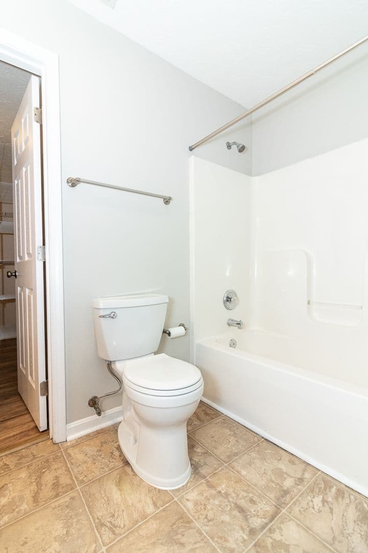 Vine Grove House: 134 Twin Lakes Drive