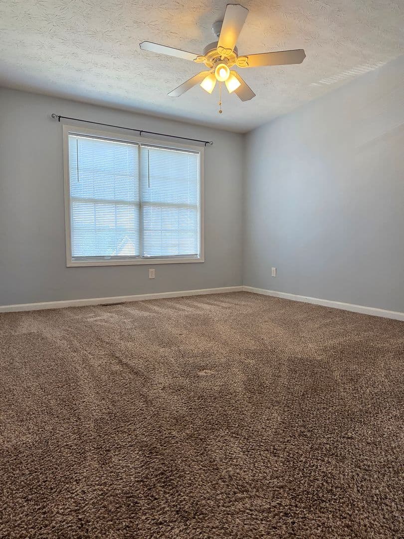 Vine Grove House: 153 Twin Lakes Drive