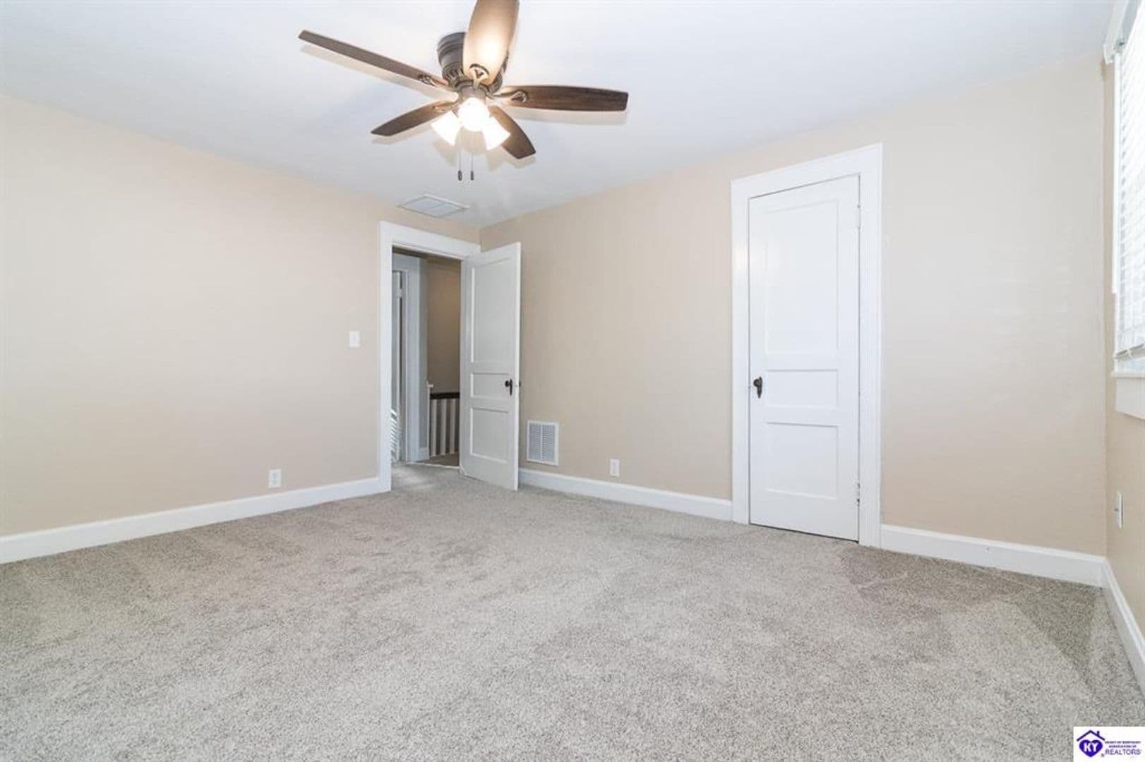 Vine Grove House: 307 Central Avenue