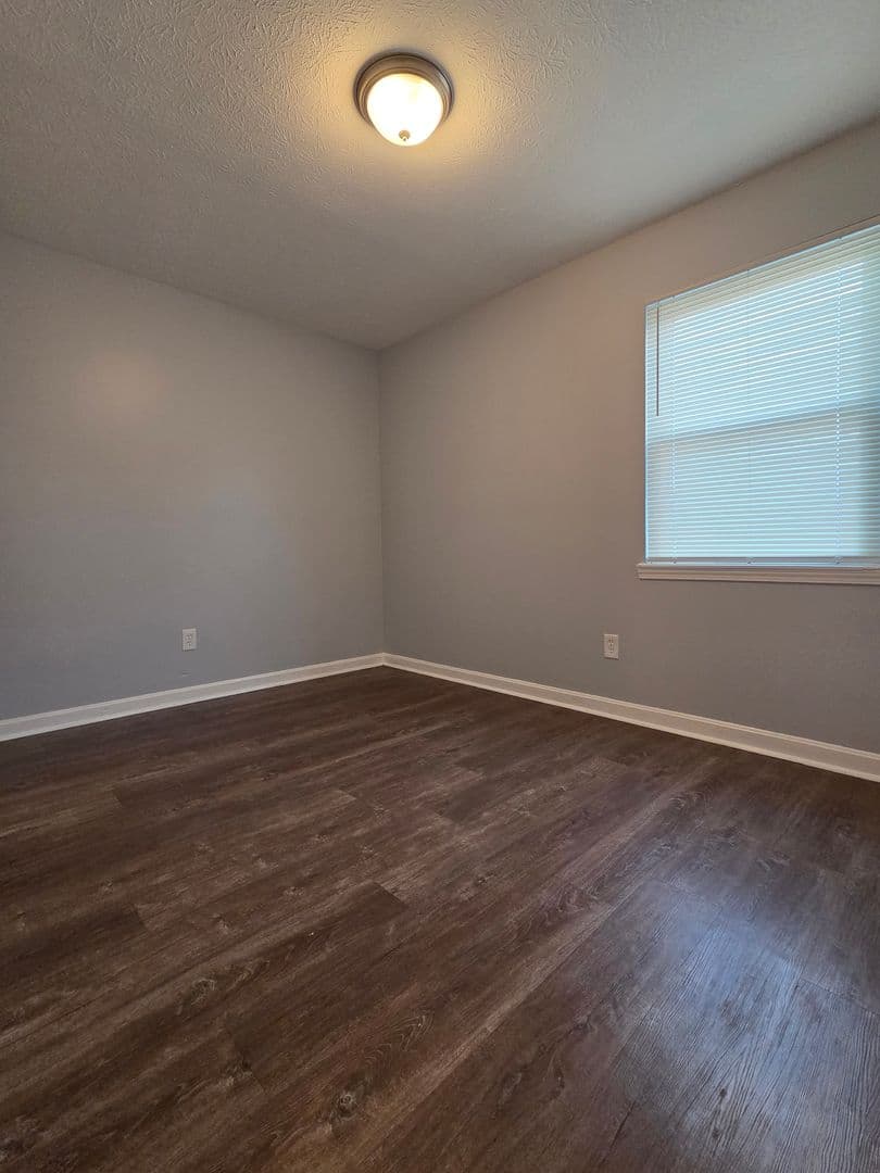 Radcliff Apartment: 1590 Illinois Rd.