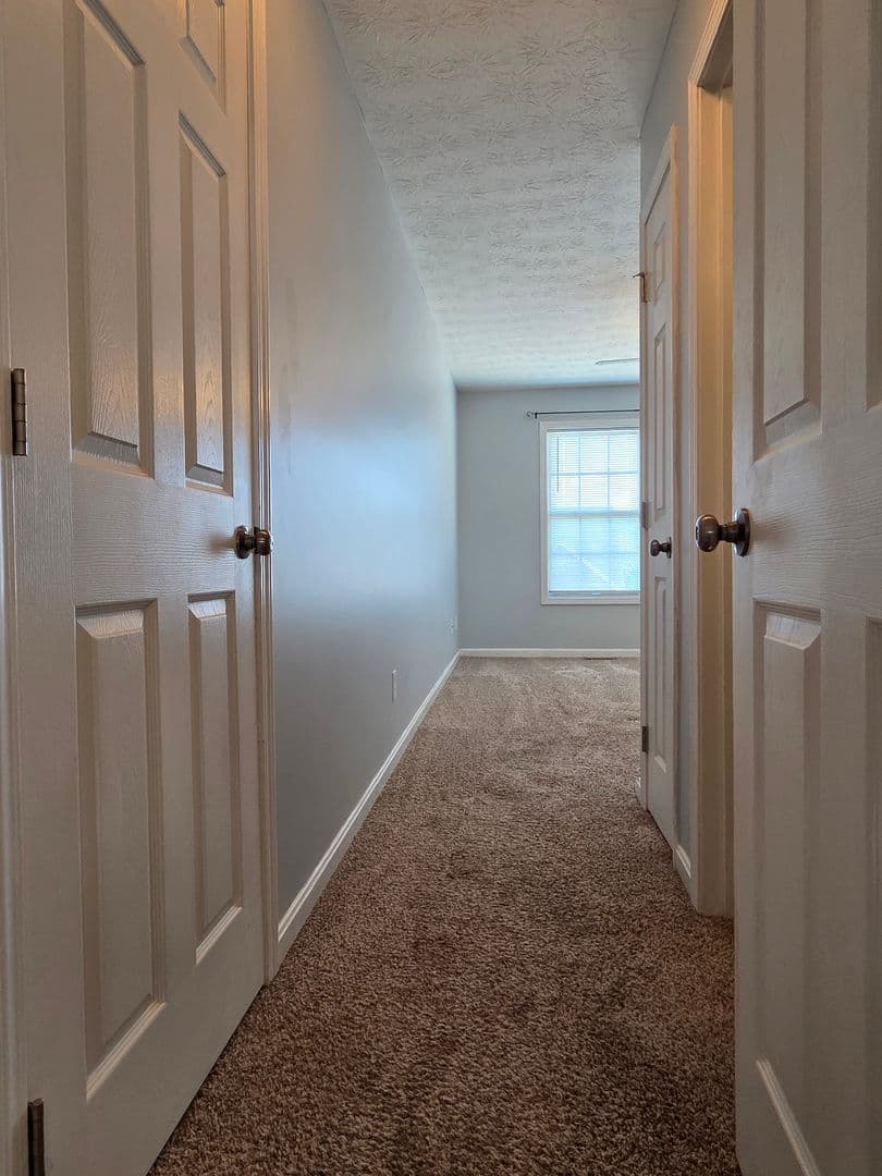 Vine Grove House: 153 Twin Lakes Drive