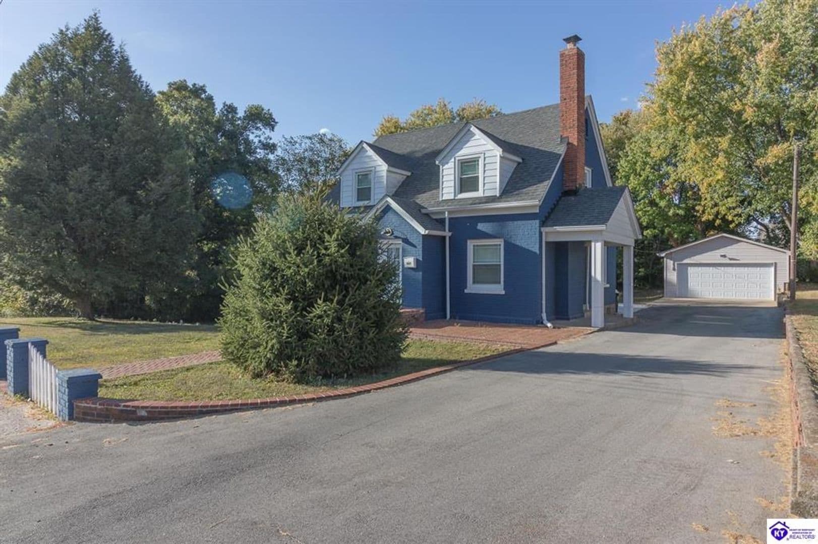 Vine Grove House: 307 Central Avenue