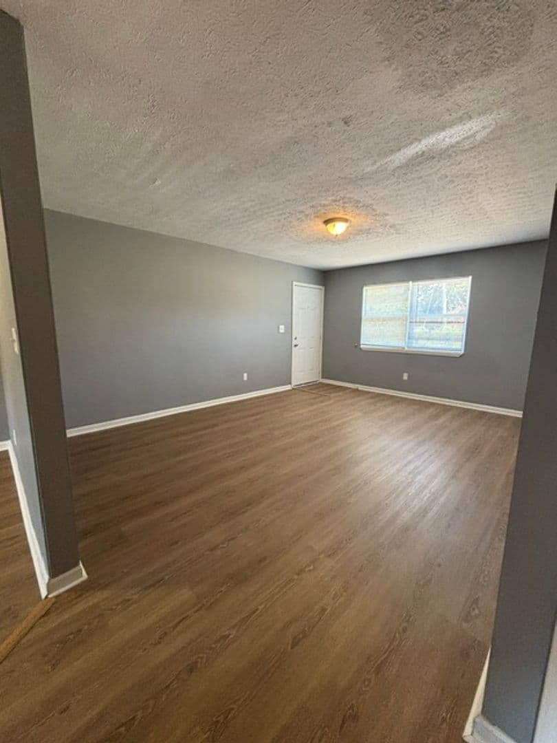 Radcliff Apartment: 433 Wood Creek Dr.