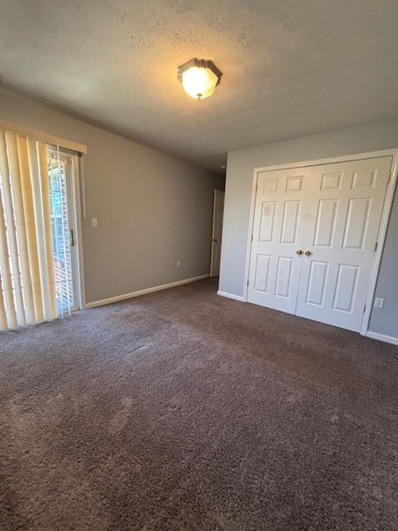 Radcliff Apartment: 109 Kenilworth Ct.