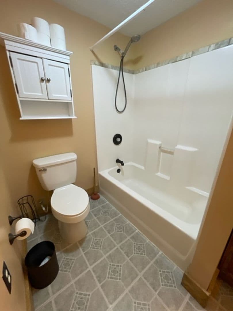 Vine Grove House: 350 Valley View Drive