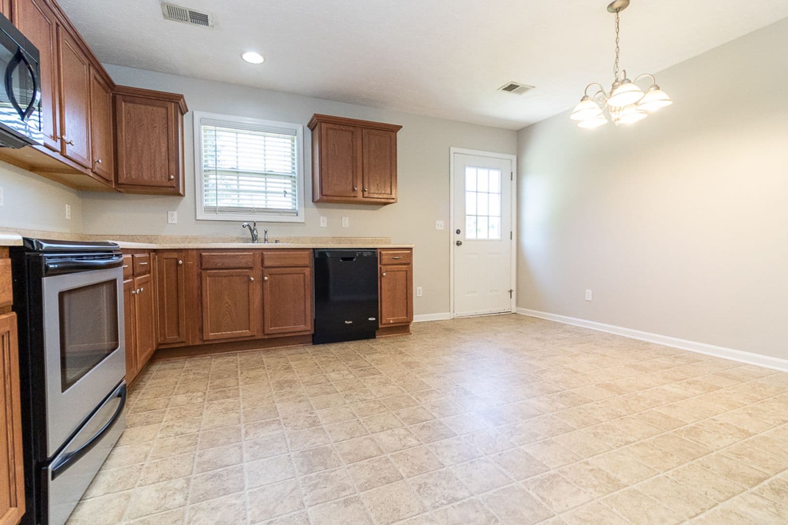 Vine Grove House: 134 Twin Lakes Drive