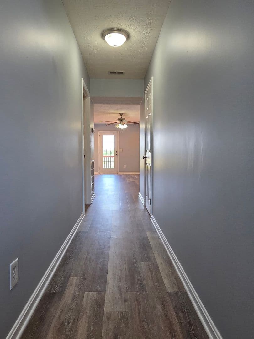 Vine Grove House: 153 Twin Lakes Drive