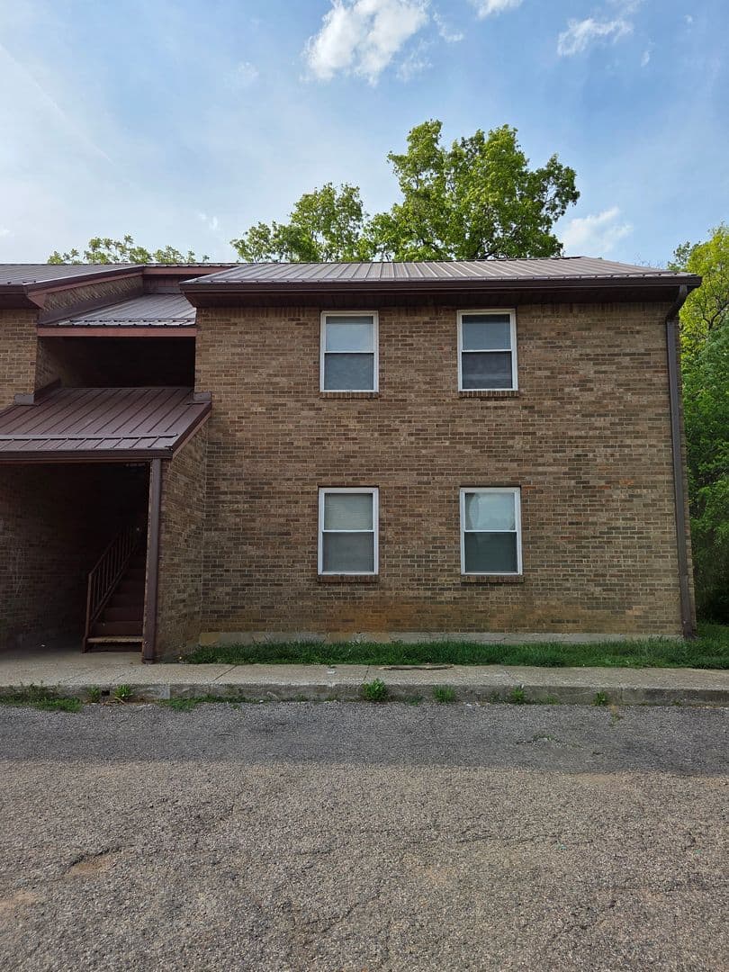 Radcliff Apartment: 1590 Illinois Rd.