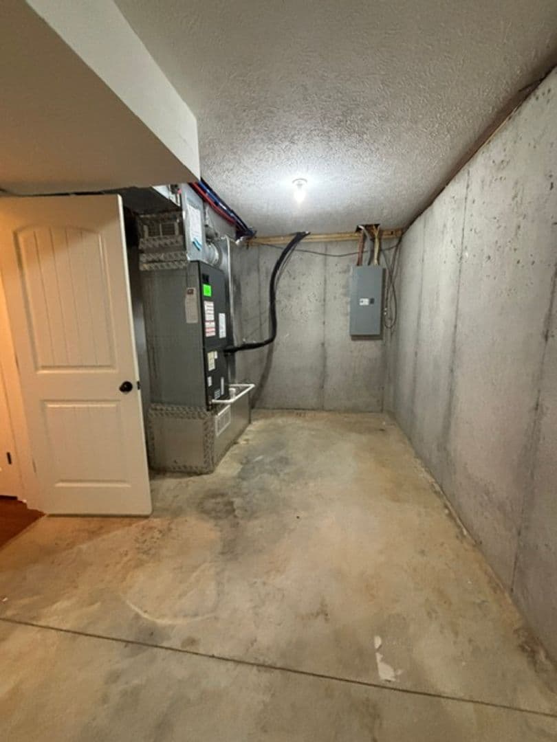 Vine Grove House: 160 Vineland Parkway