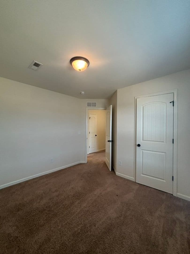 Vine Grove House: 160 Vineland Parkway