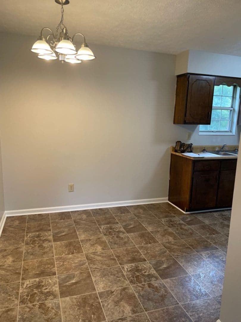 Radcliff House: 409 Shelby Ave #4
