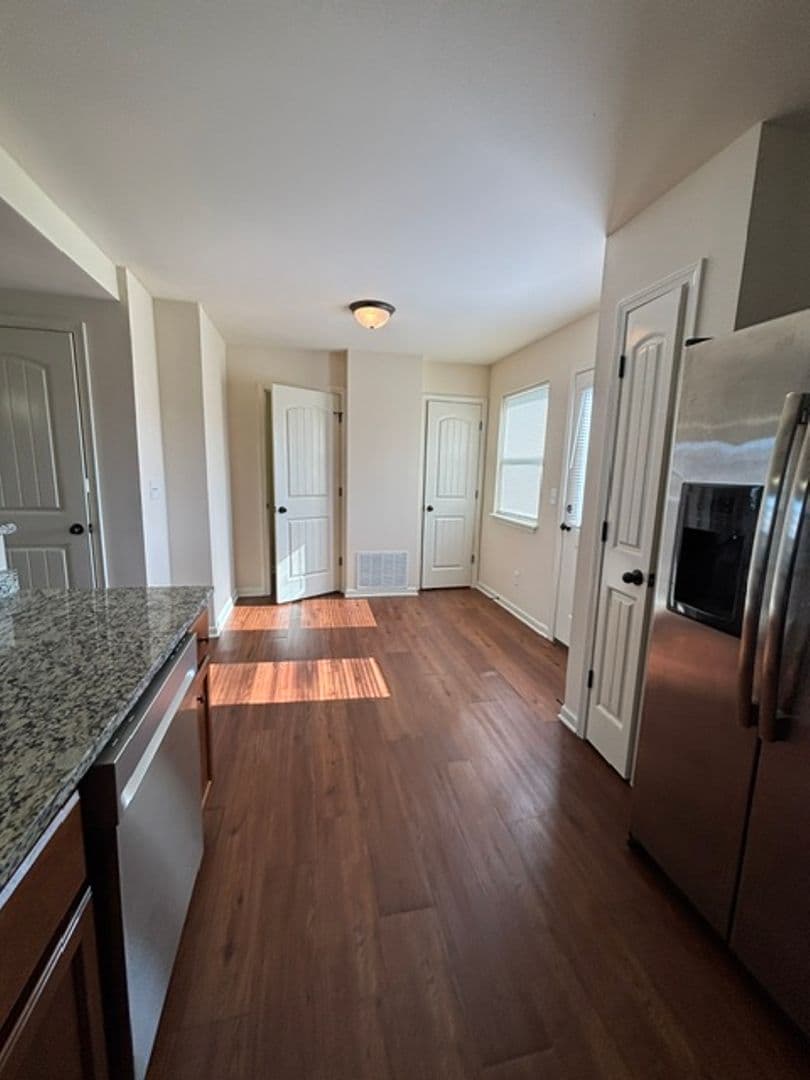 Vine Grove House: 160 Vineland Parkway