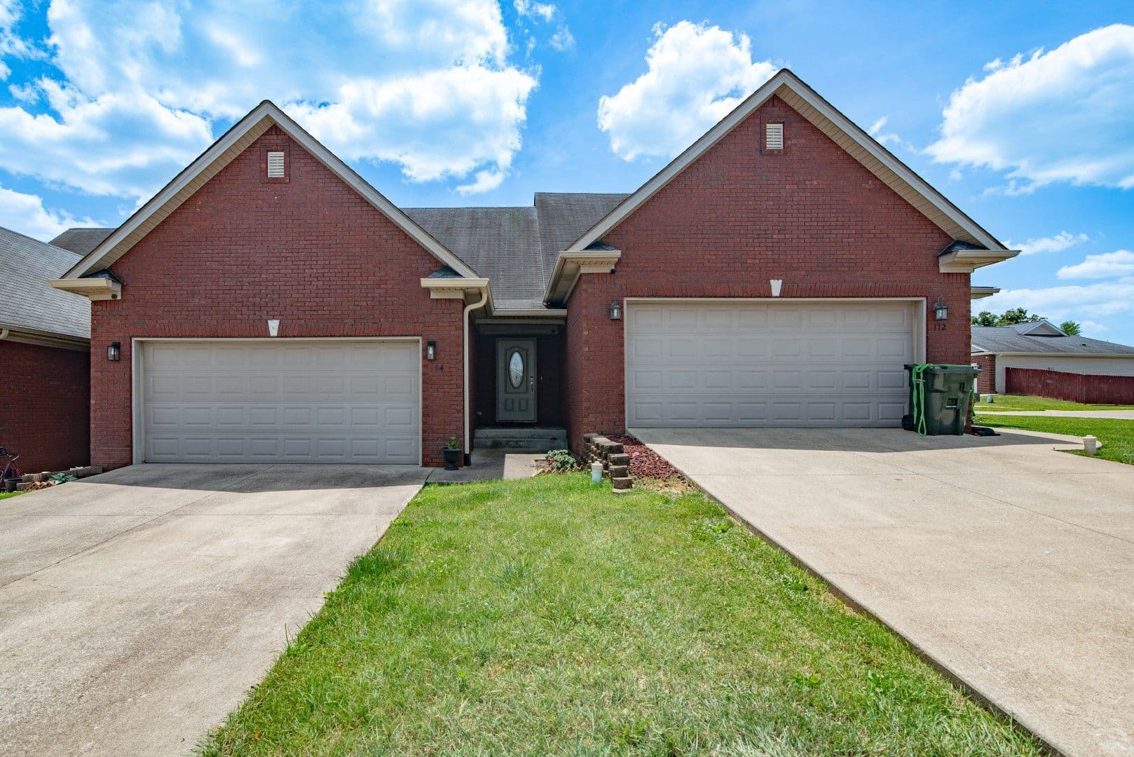 Vine Grove House: 114 Twin Lakes Drive