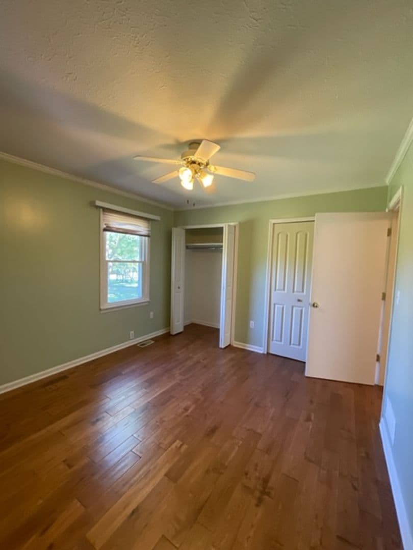 Vine Grove House: 350 Valley View Drive