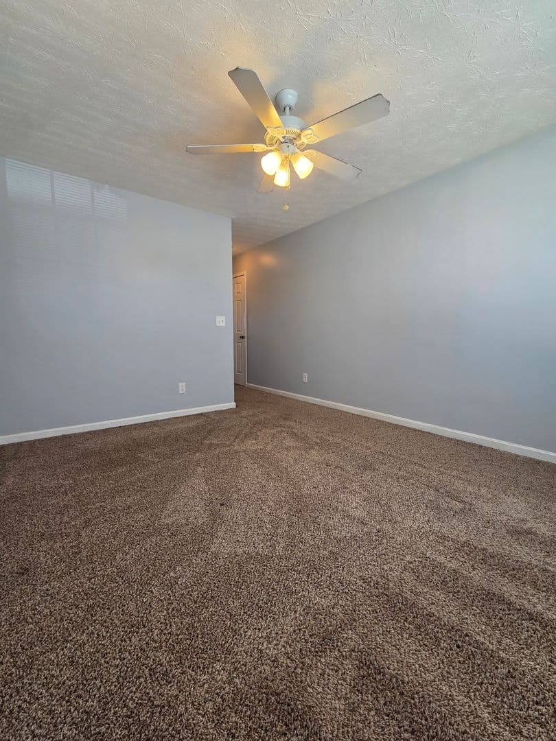 Vine Grove House: 153 Twin Lakes Drive