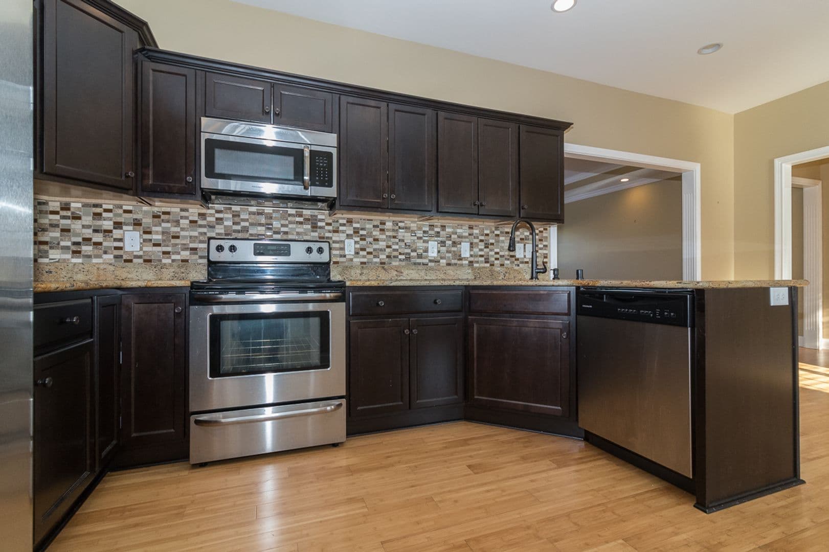 Vine Grove House: 114 Lowball Lane