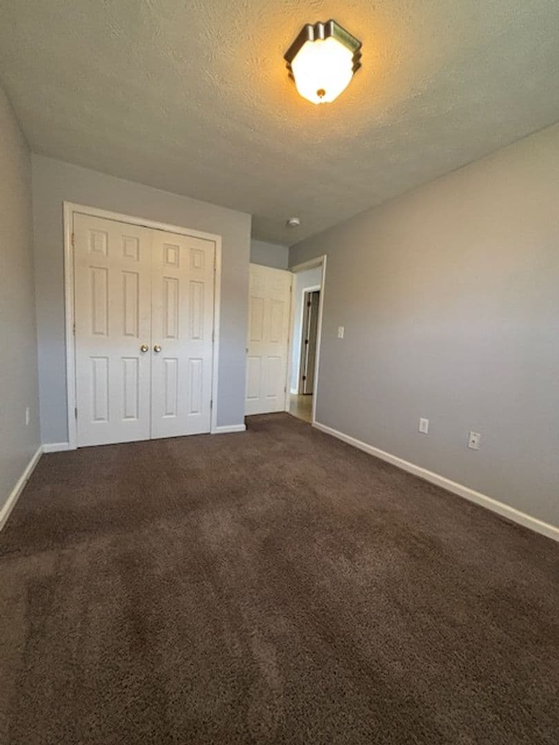 Radcliff Apartment: 109 Kenilworth Ct.
