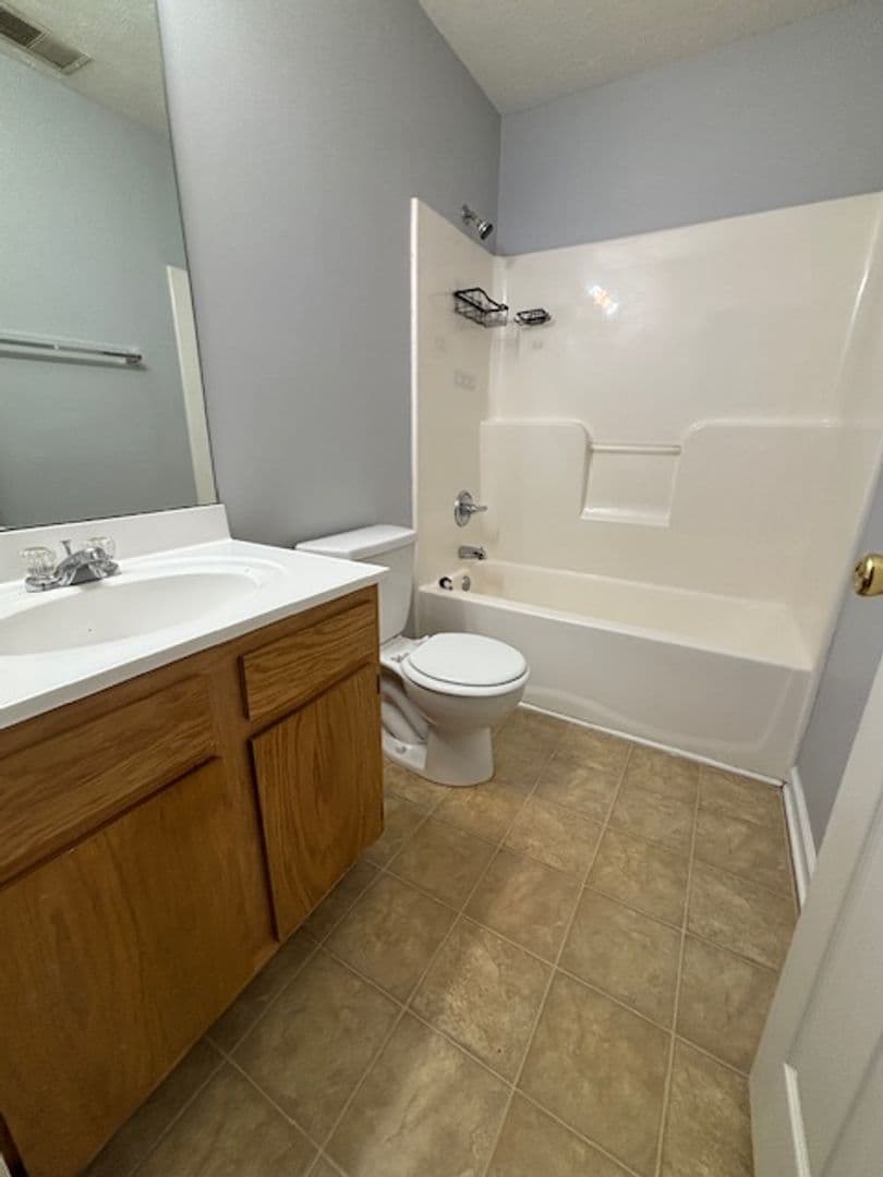 Radcliff Apartment: 109 Kenilworth Ct.