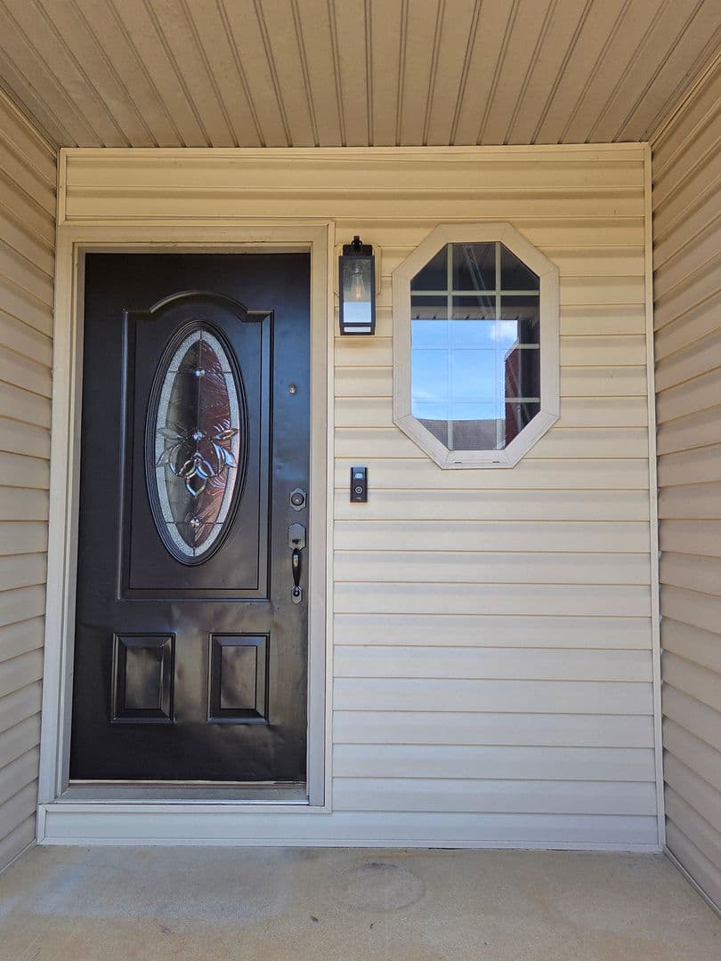 Vine Grove House: 153 Twin Lakes Drive