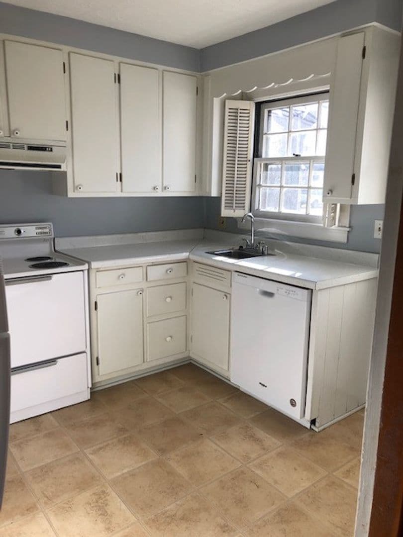 Elizabethtown House: 402 College Street - 402