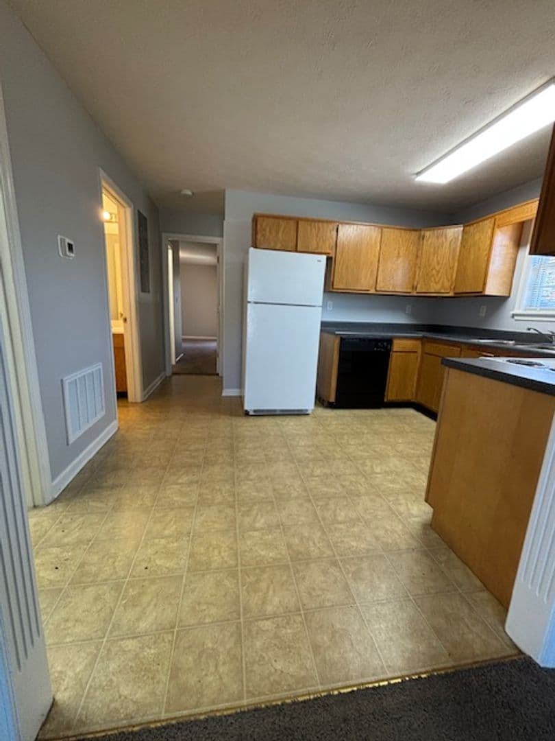 Radcliff Apartment: 109 Kenilworth Ct.